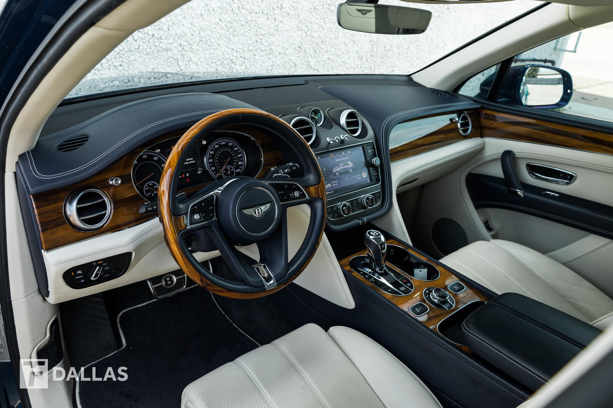 Used 2019 Bentley Bentayga AWD/4WD image 3