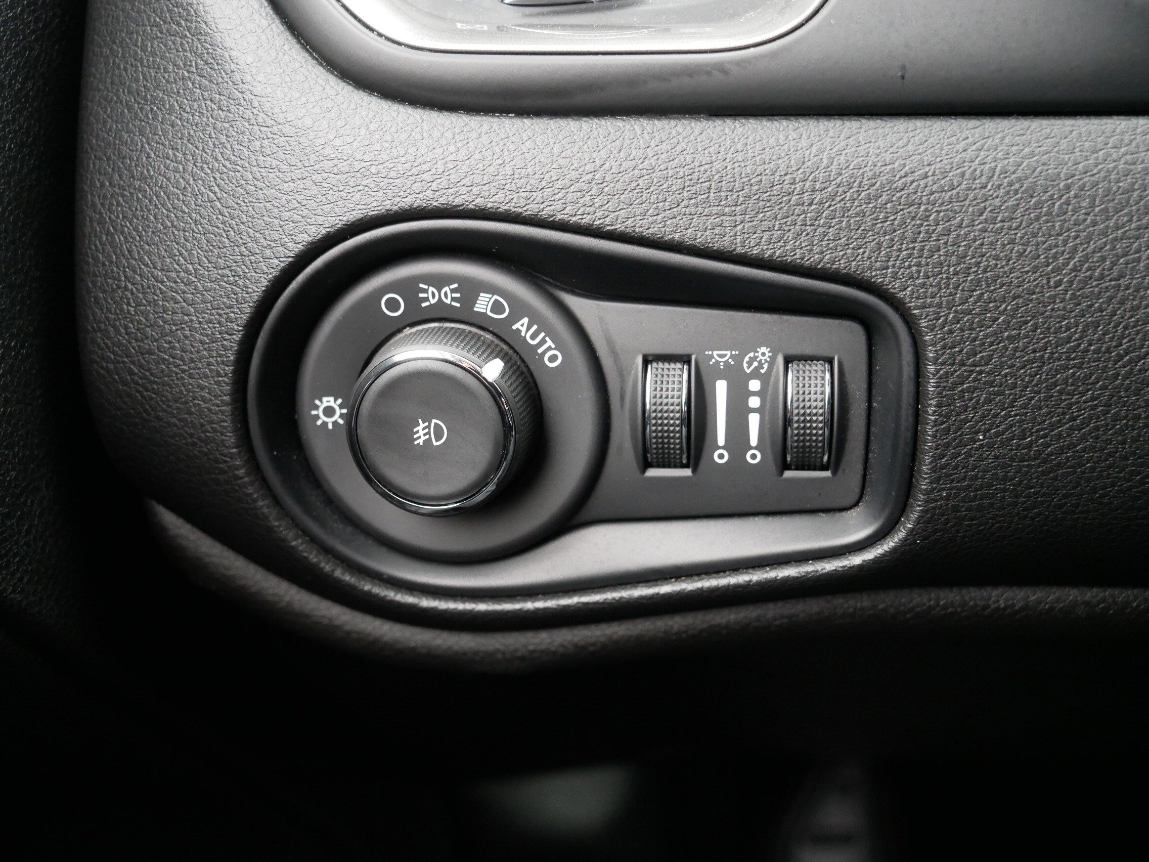 Certified 2022 Jeep Renegade Latitude w/ Convenience Group image 26