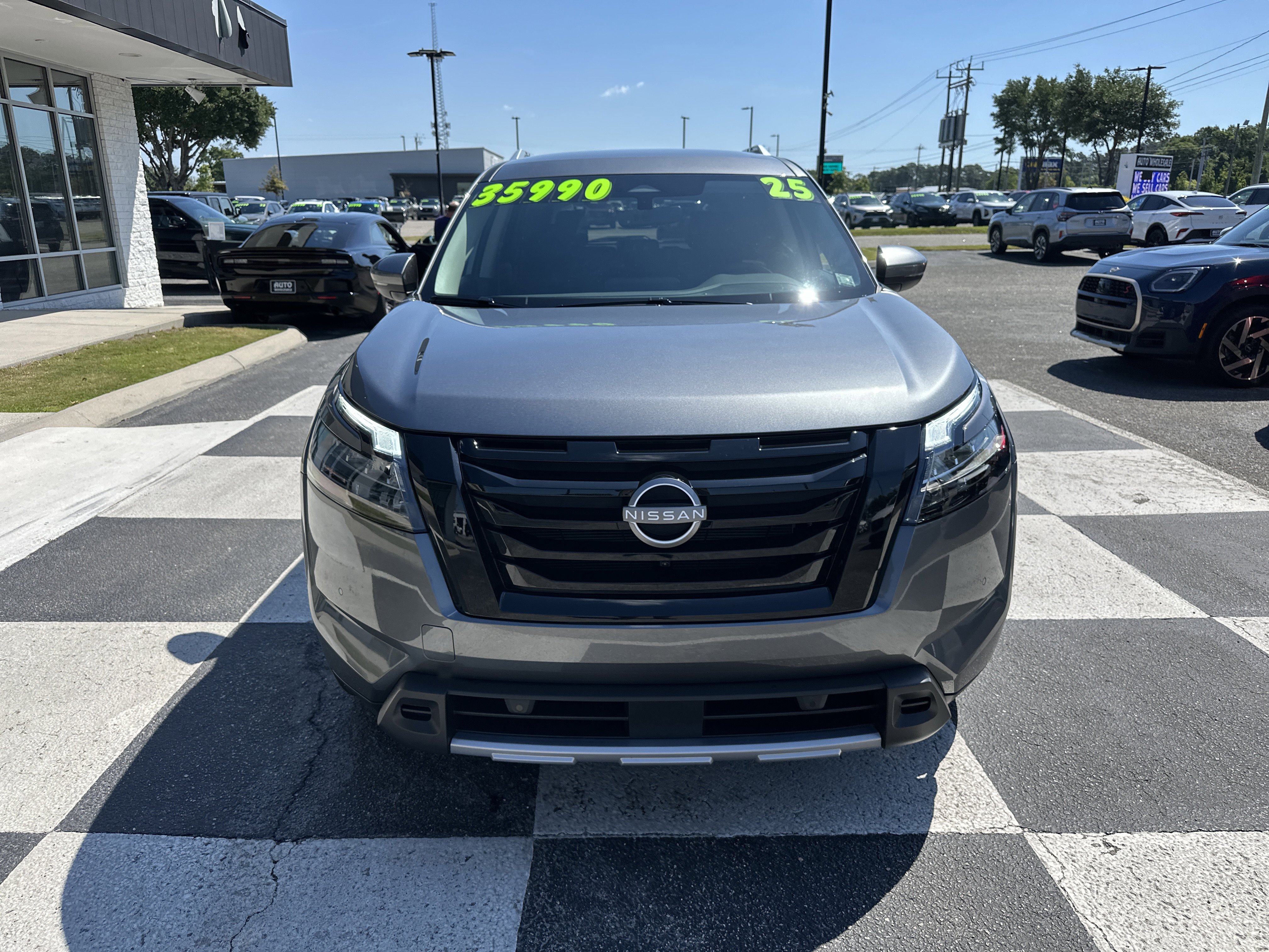 Used 2025 Nissan Pathfinder SL w/ Black Appearance Package FWD image 2