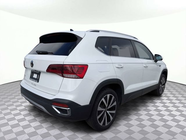 Used 2024 Volkswagen Taos SE FWD image 3