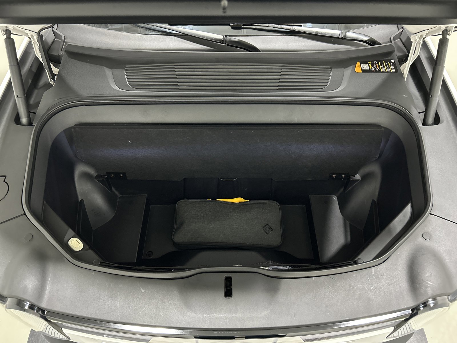 Used 2022 Rivian R1T Adventure image 14