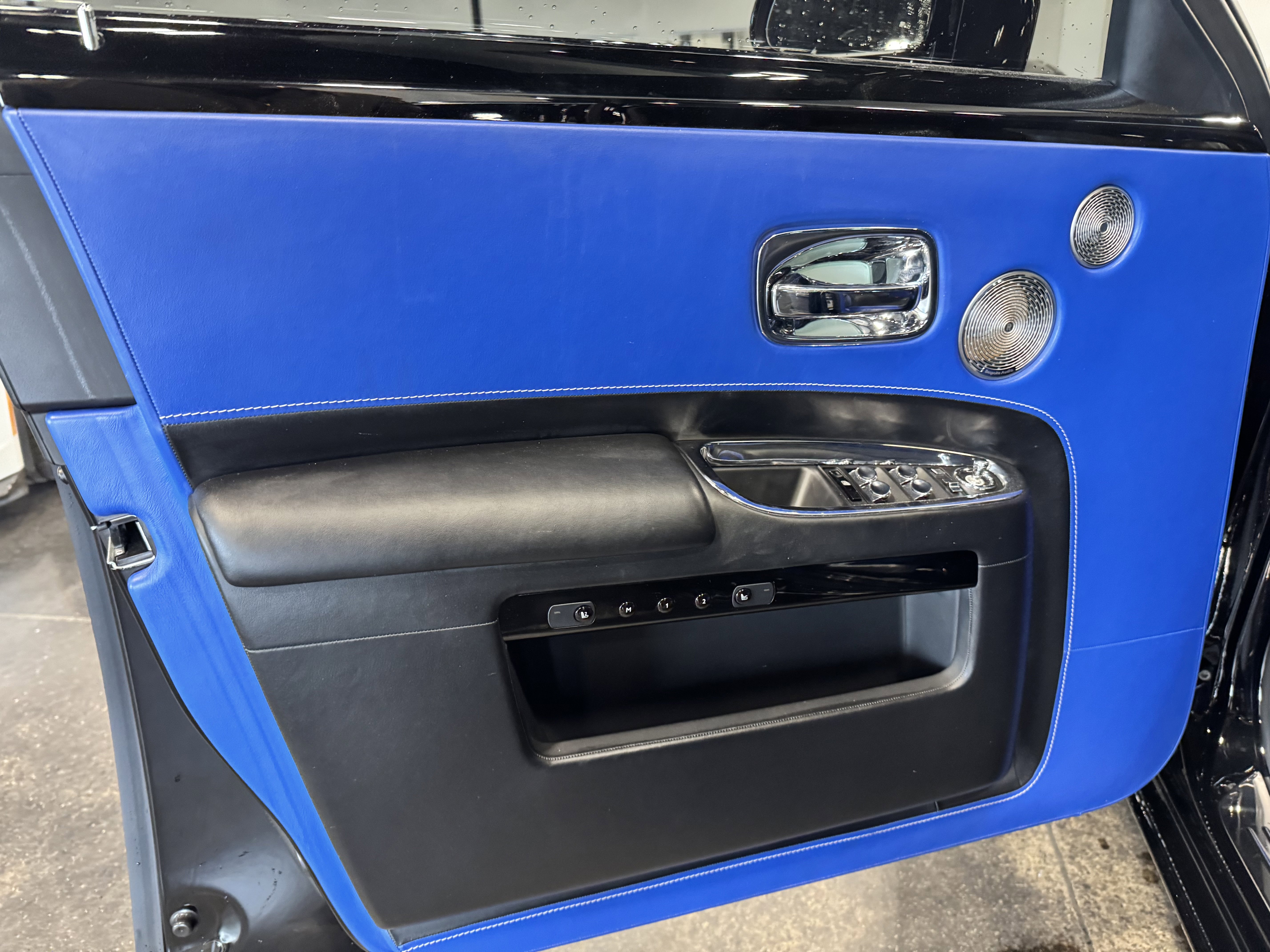 Used 2017 Rolls-Royce Ghost Black Badge image 11