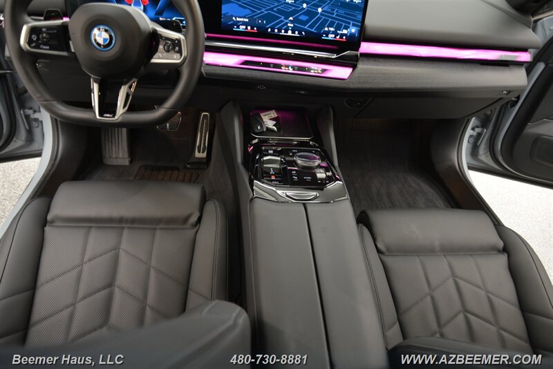 Used 2025 BMW 550e xDrive w/ Premium Package AWD/4WD image 21