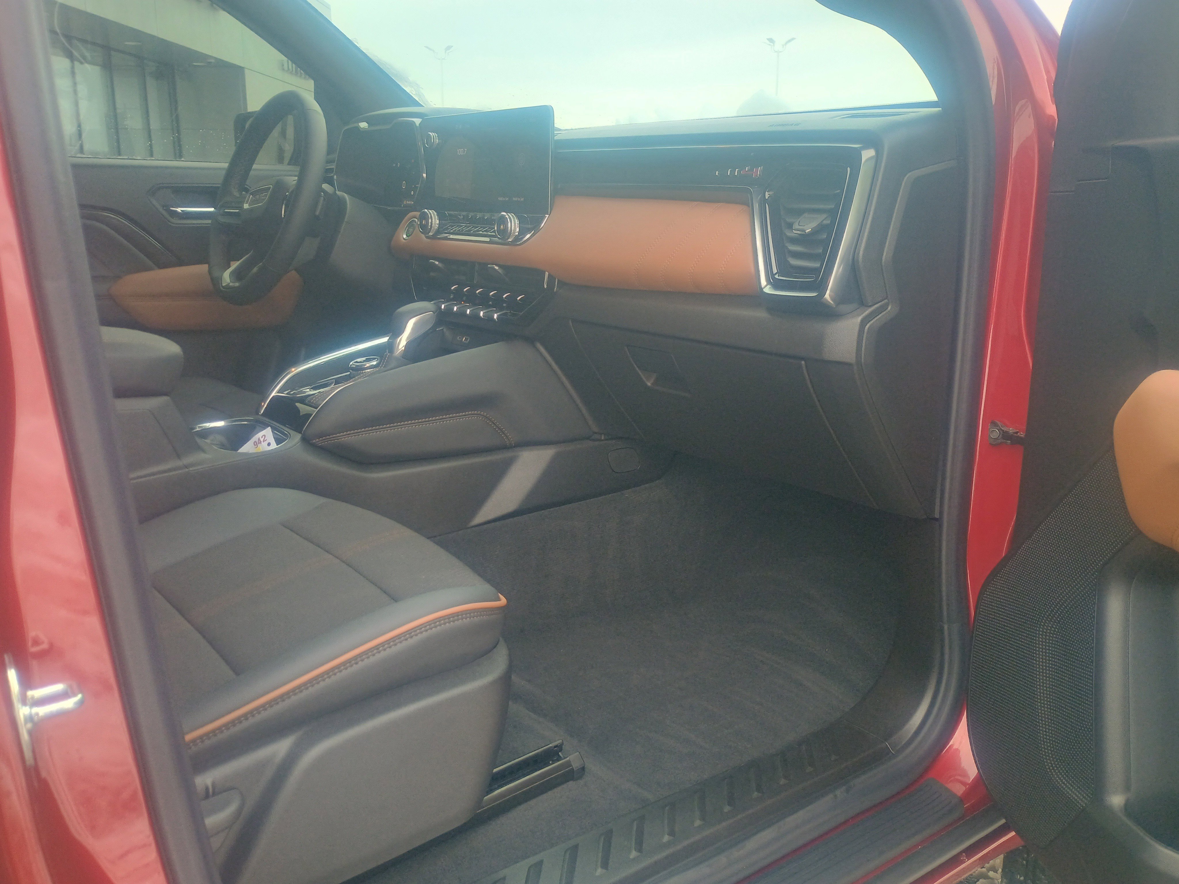 Used 2024 GMC Canyon AT4 w/ Technology Package image 15