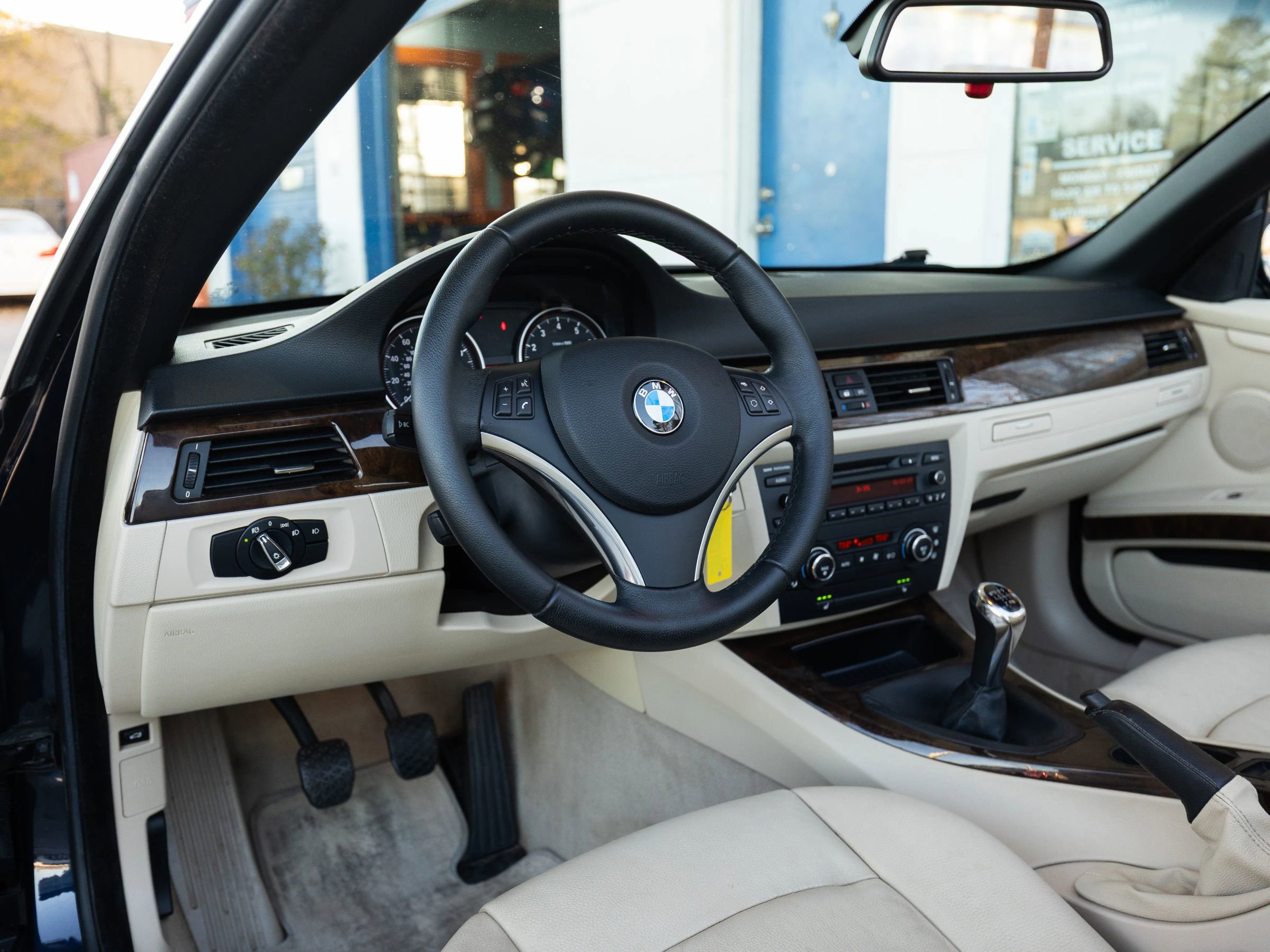 Used 2009 BMW 328i Convertible image 25