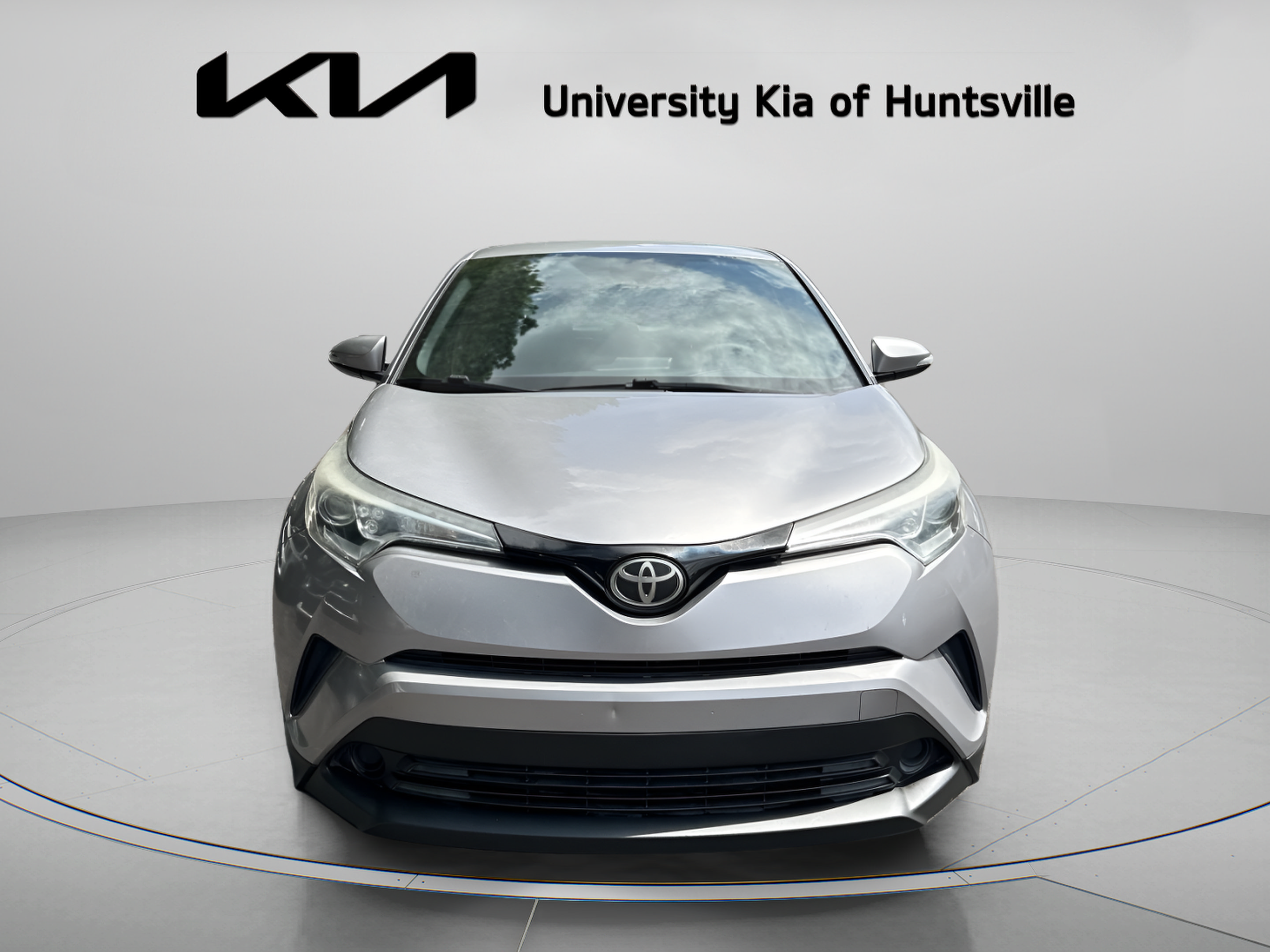 Used 2018 Toyota C-HR XLE FWD image 3