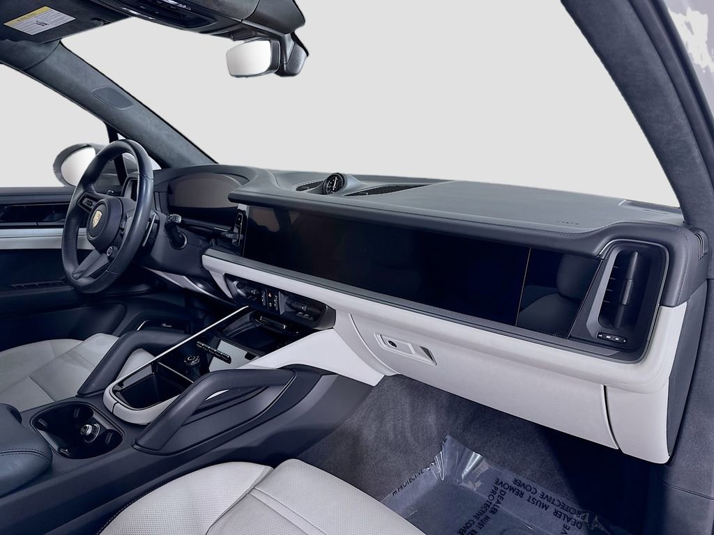 Certified 2024 Porsche Cayenne S AWD/4WD image 32