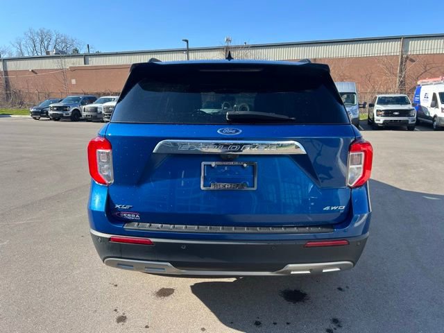 Used 2022 Ford Explorer XLT w/ Equipment Group 202A image 6