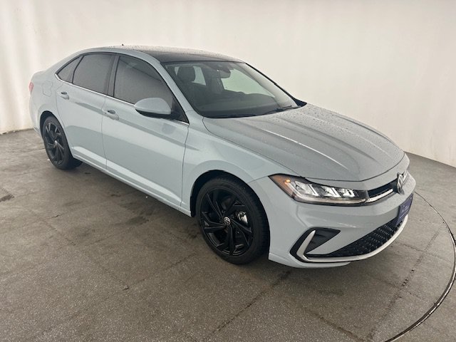 Used 2025 Volkswagen Jetta SE FWD image 3