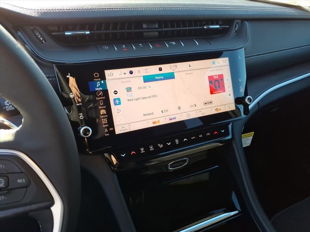 New 2026 Jeep Grand Cherokee Altitude image 22