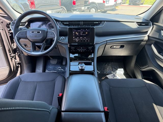 Used 2023 Jeep Grand Cherokee Laredo AWD/4WD image 26