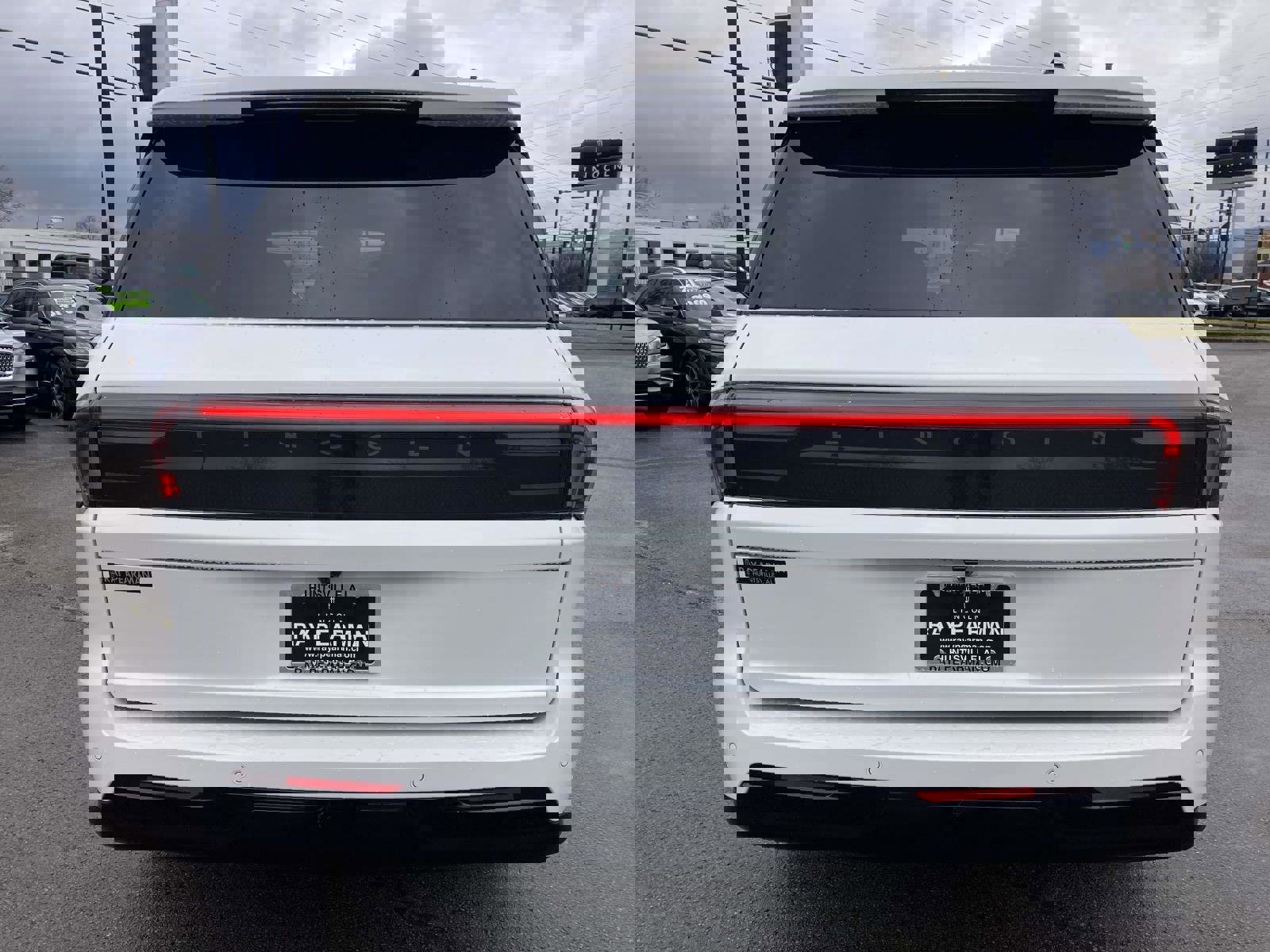 Used 2025 Lincoln Navigator Reserve image 6