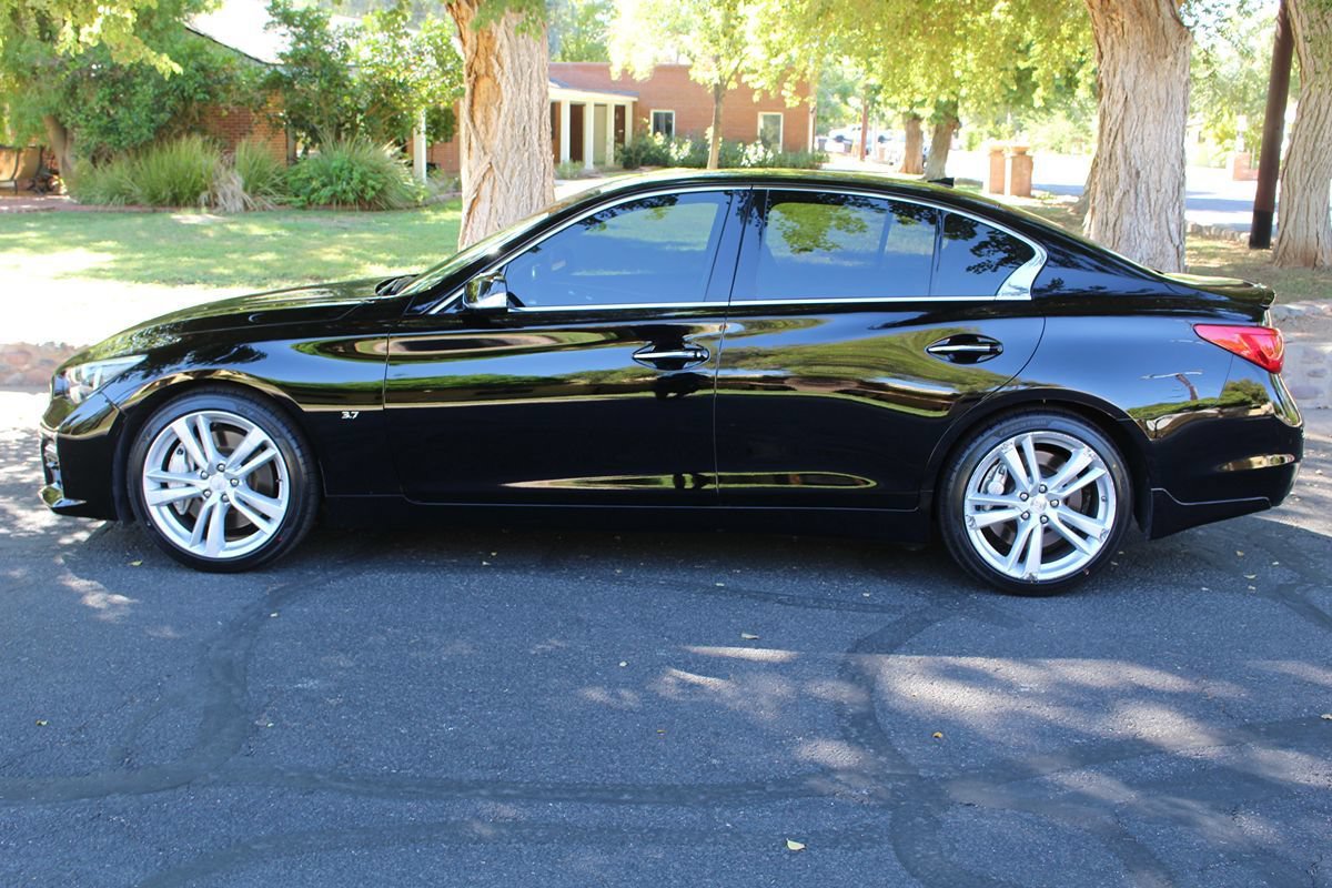Used 2014 INFINITI Q50 w/ Deluxe Touring Package RWD image 2