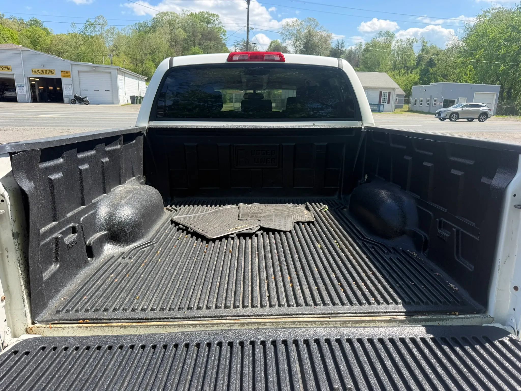 Used 2012 Toyota Tundra 4x4 CrewMax w/ Tow Pkg image 14