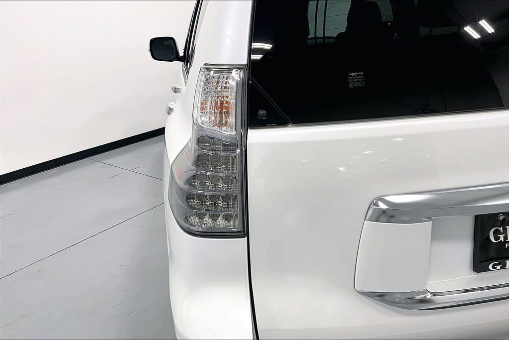 Used 2020 Lexus GX 460 Premium w/ Premium Package image 32