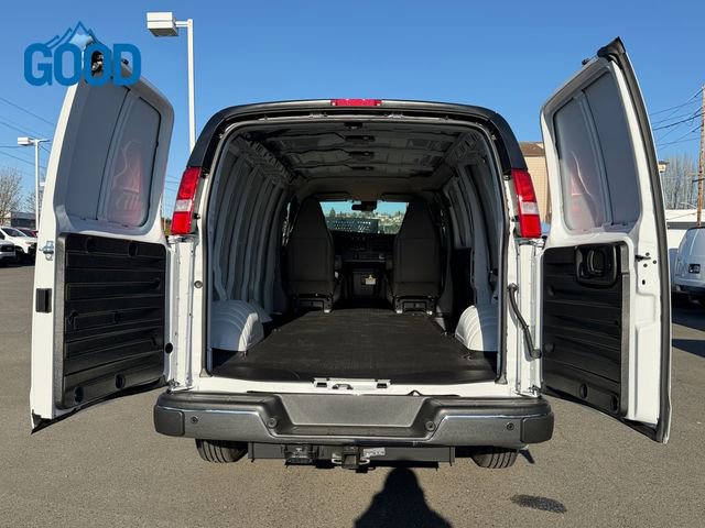 New 2025 Chevrolet Express 3500 w/ Driver Convenience Package image 27