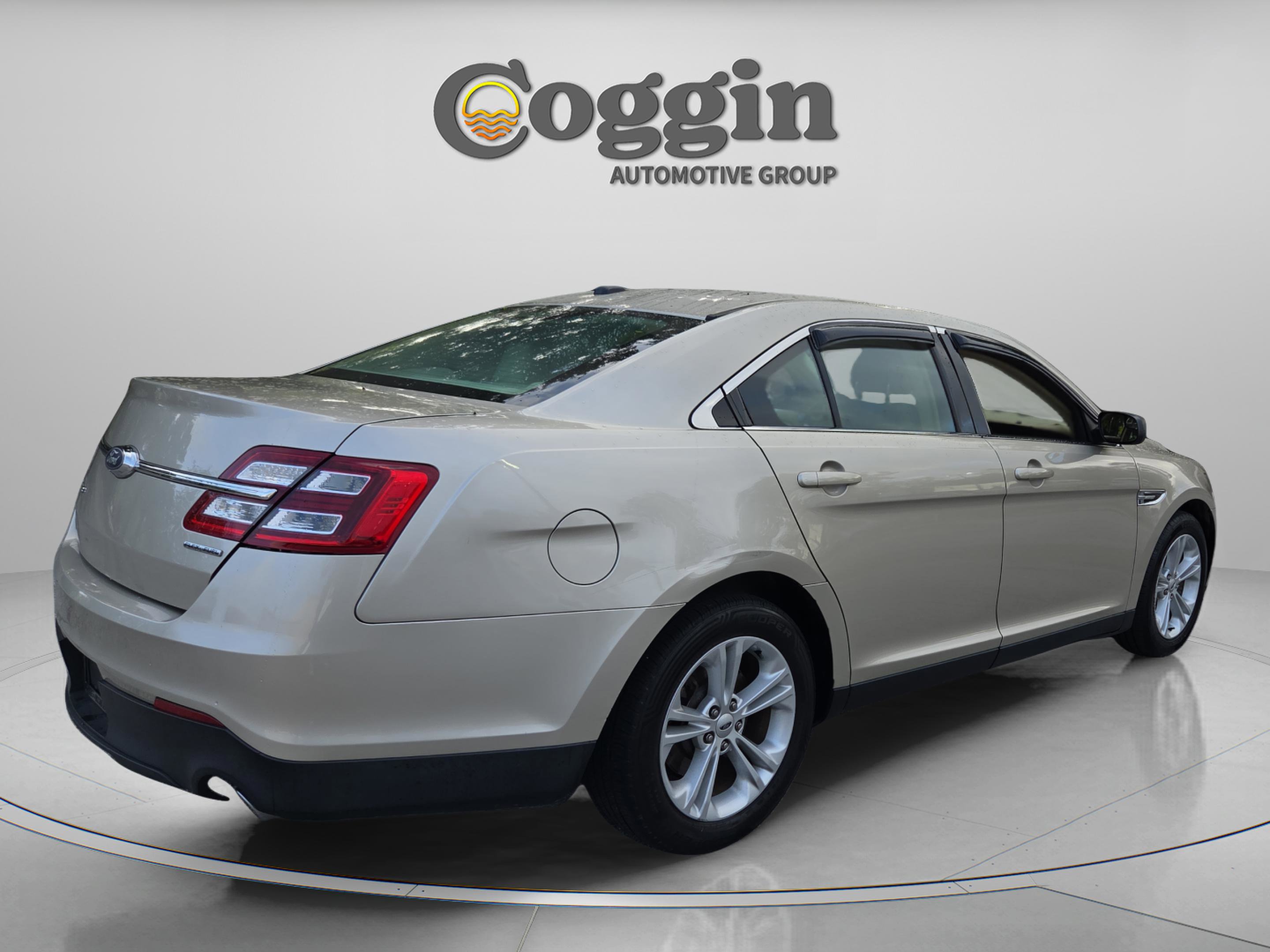 Used 2018 Ford Taurus SE image 5