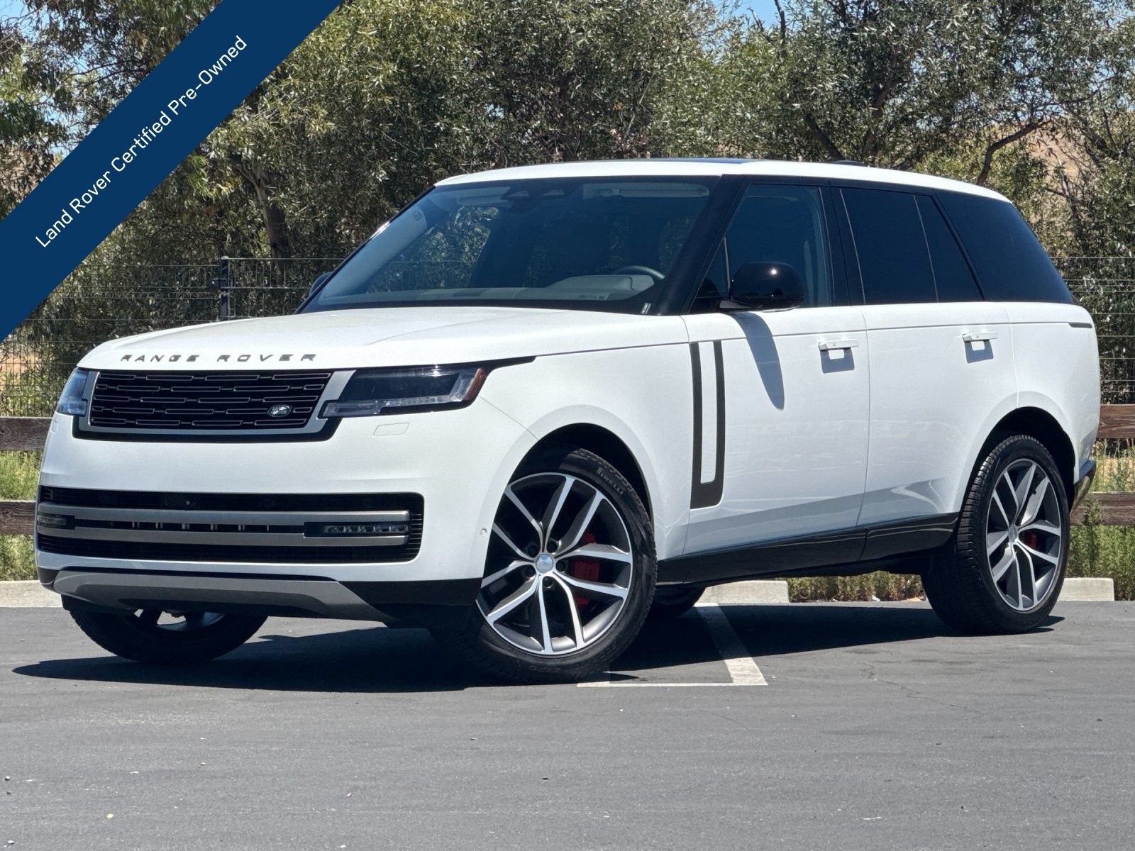 Used 2025 Land Rover Range Rover SE AWD/4WD image 1