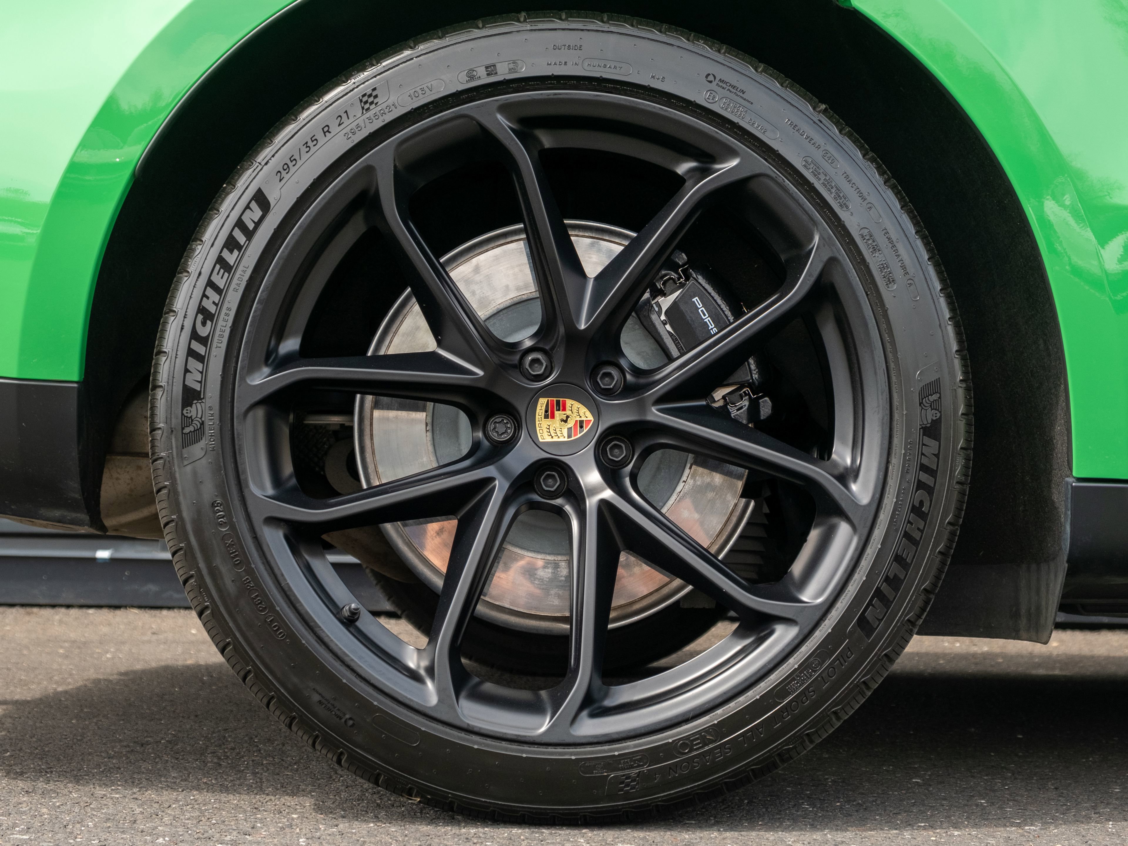 Certified 2025 Porsche Macan GTS image 14