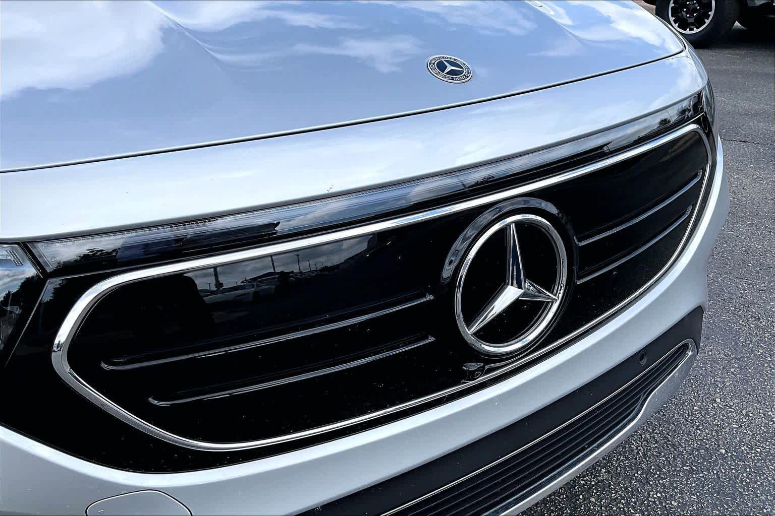 Used 2023 Mercedes-Benz EQB 300 4MATIC image 29