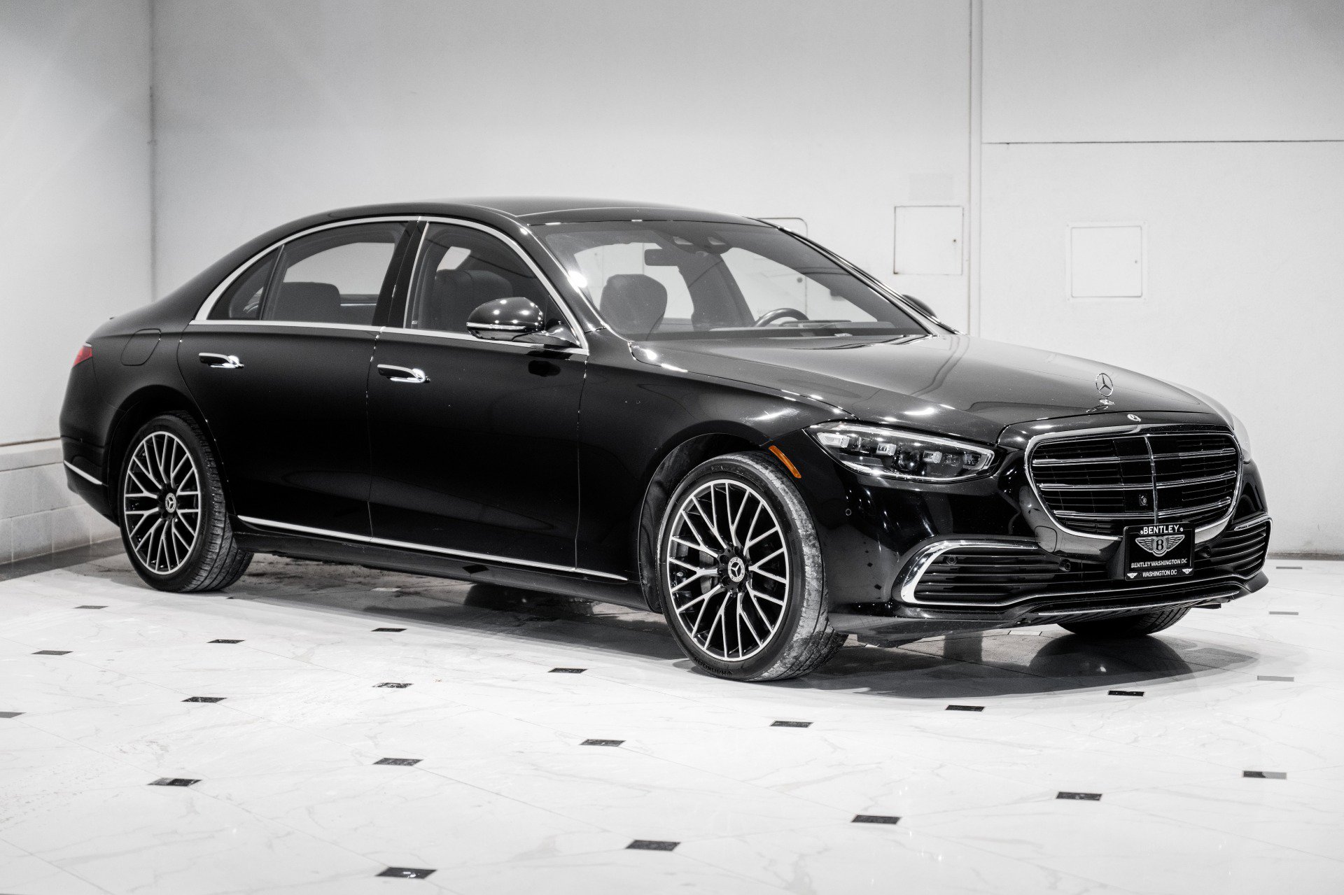 Used 2022 Mercedes-Benz S 580 4MATIC Sedan image 3
