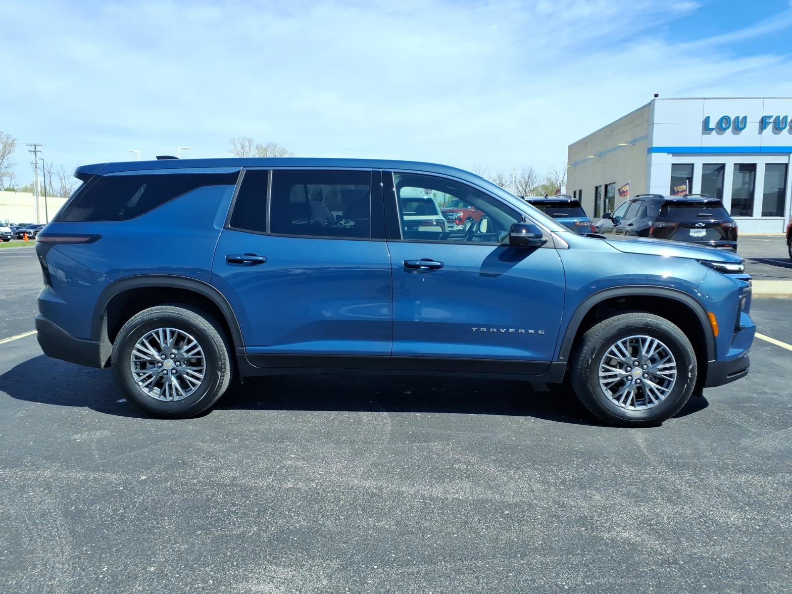Used 2024 Chevrolet Traverse LS image 27