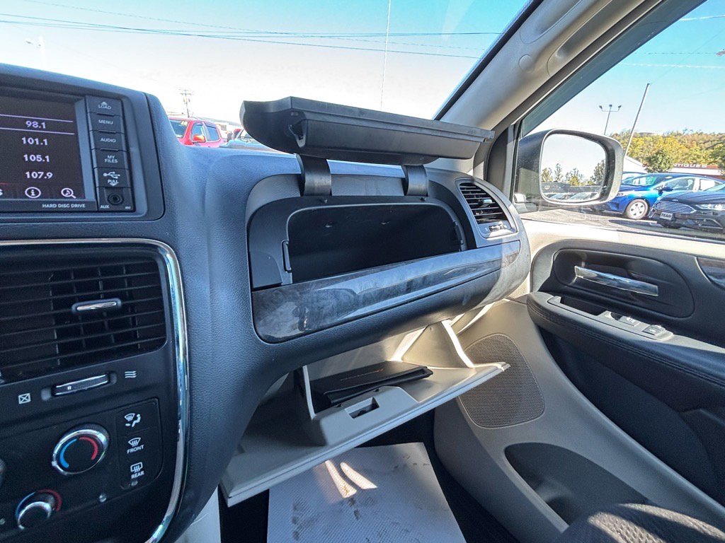 Used 2018 Dodge Grand Caravan SE image 35