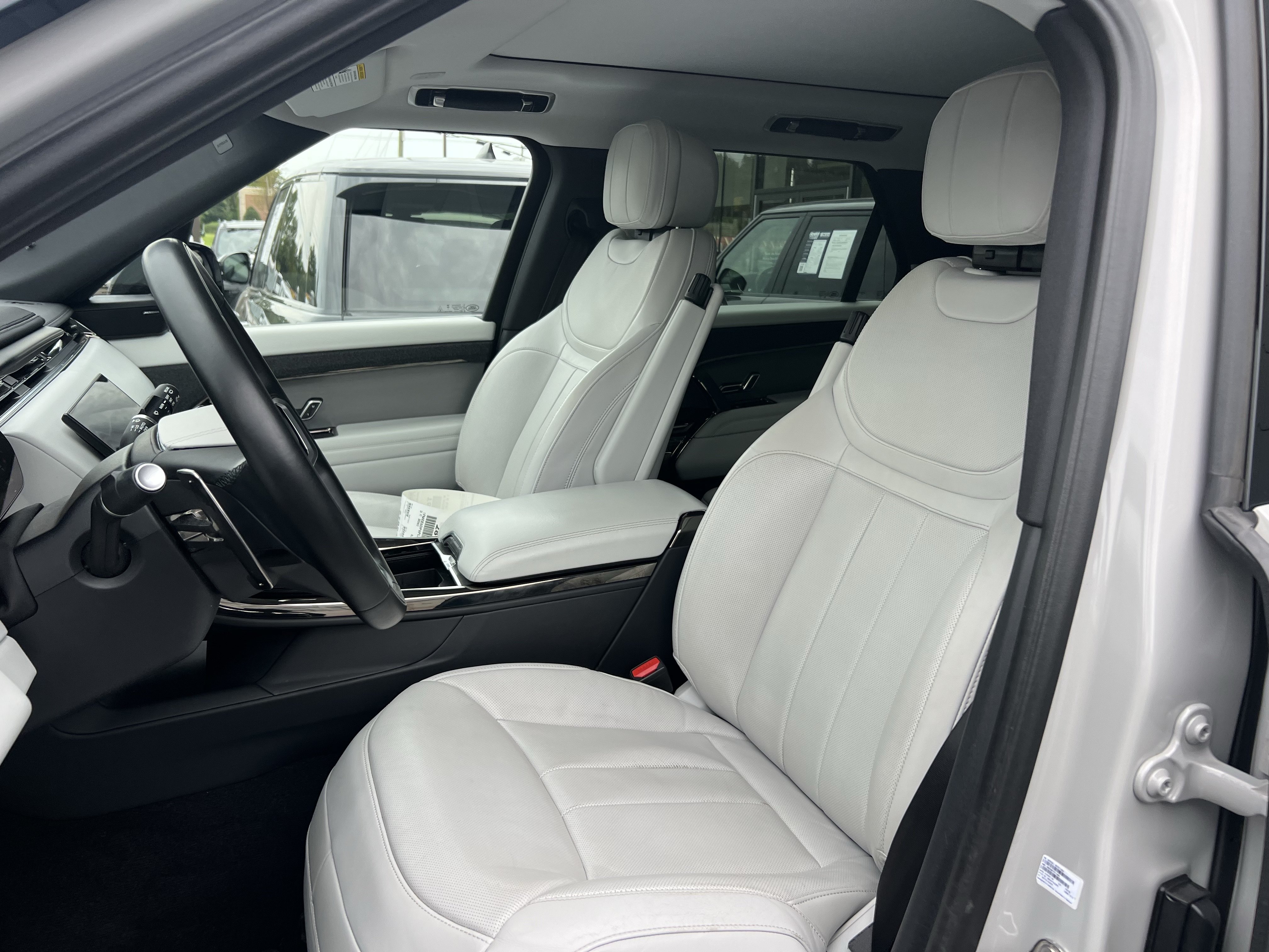 Used 2024 Land Rover Range Rover Sport SE AWD/4WD image 16