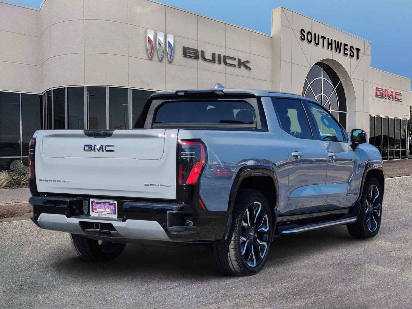 New 2025 GMC Sierra EV Denali AWD/4WD image 5