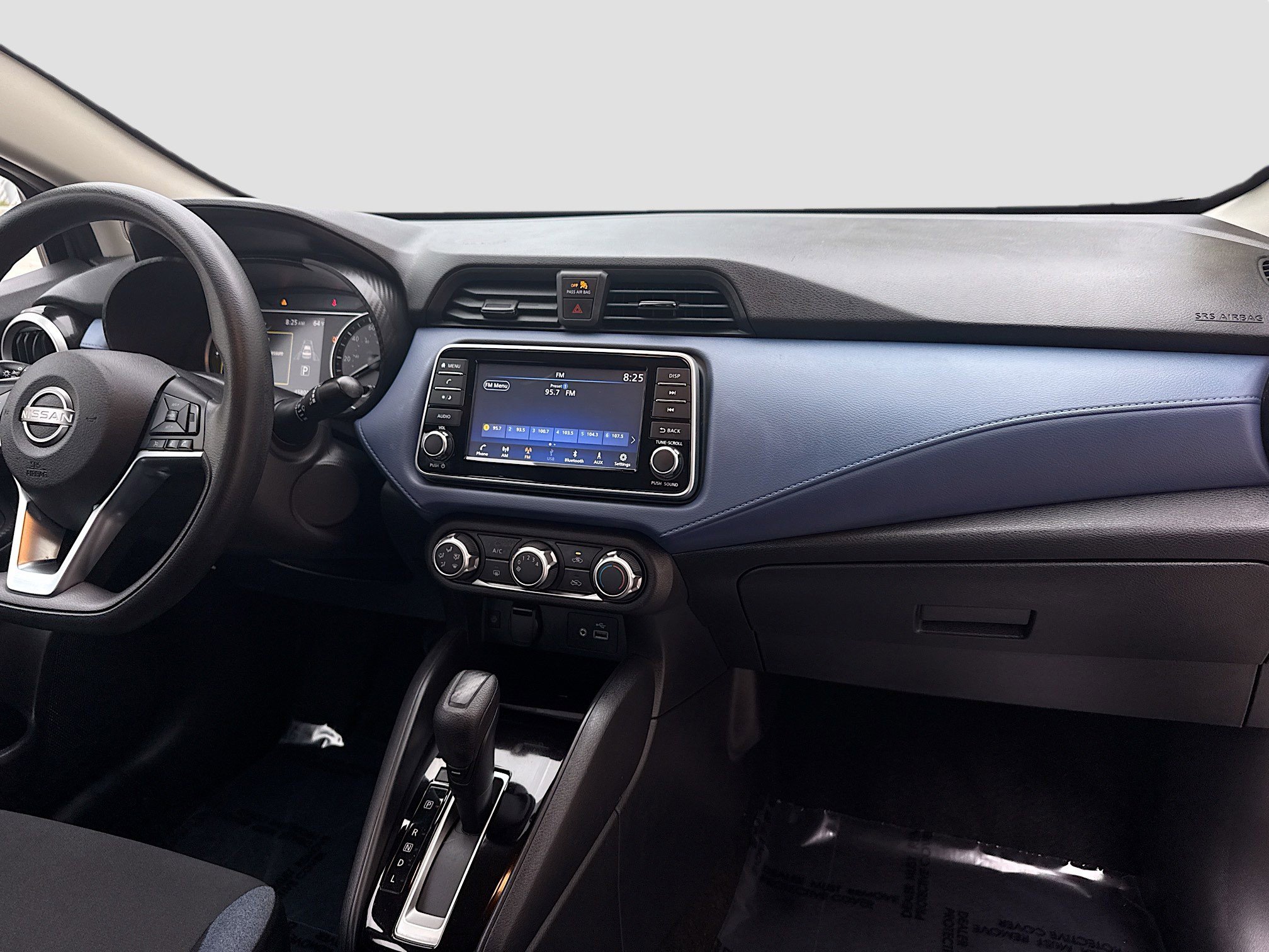 Used 2023 Nissan Versa SV w/ Trunk Package image 29