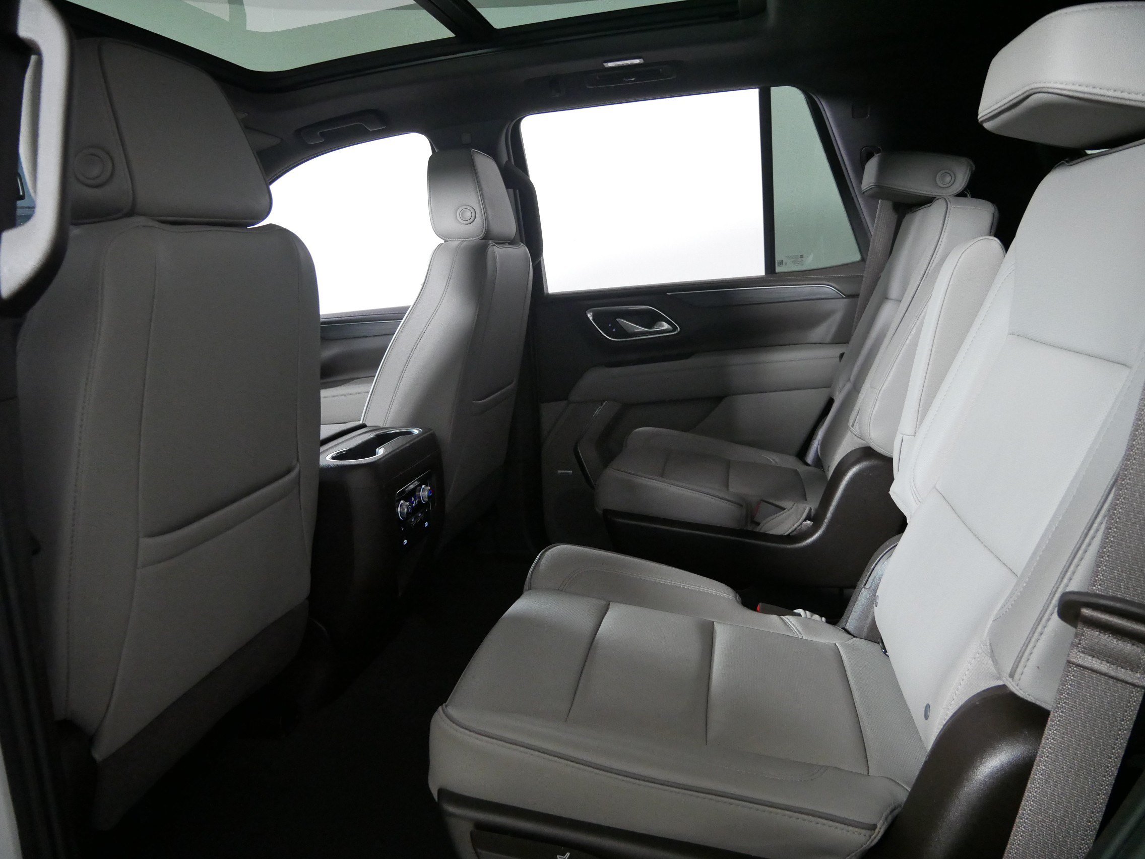 Used 2023 GMC Yukon SLT w/ SLT Premium Package AWD/4WD image 32