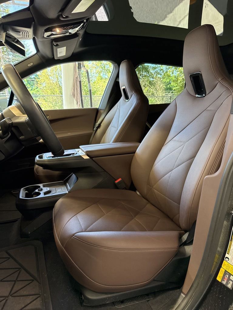 Certified 2024 BMW iX xDrive50 w/ Premium Package AWD/4WD image 9