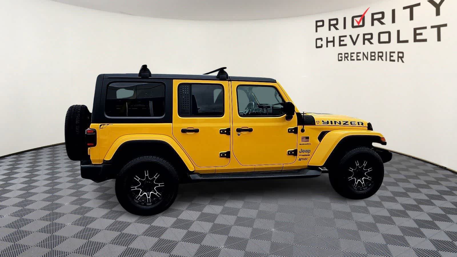Used 2018 Jeep Wrangler Unlimited Sahara AWD/4WD image 9