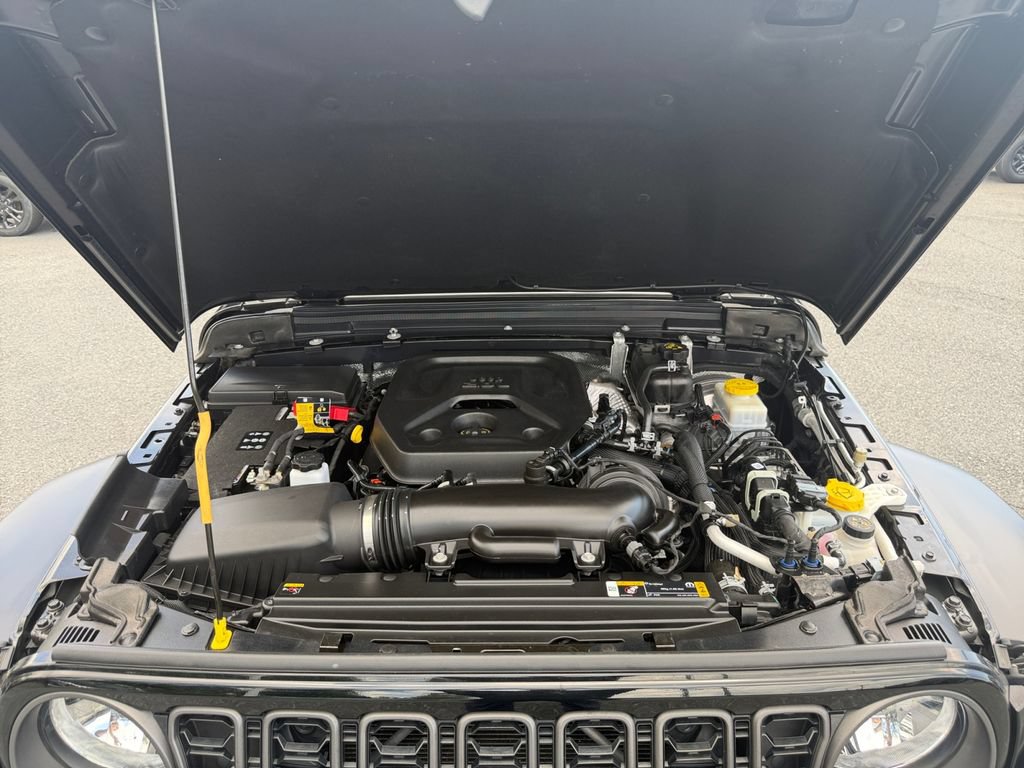 Used 2024 Jeep Wrangler Unlimited Sport AWD/4WD image 18