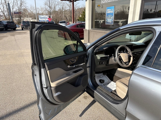 Used 2021 Lincoln Corsair Reserve w/ Elements Package image 10