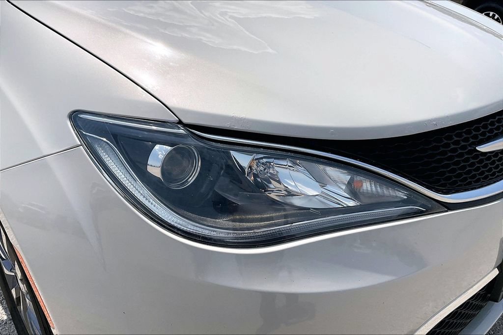 Certified 2019 Chrysler Pacifica Touring-L Plus FWD image 33