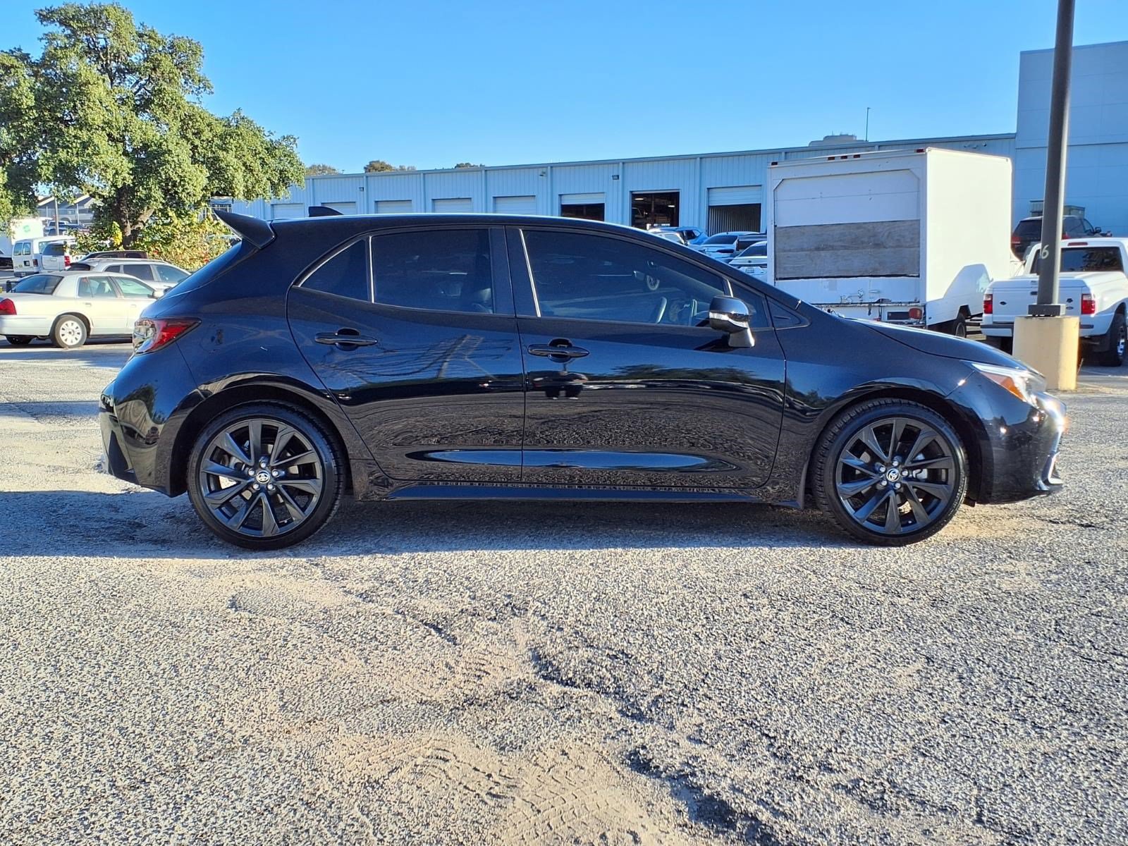 Used 2025 Toyota Corolla XSE FWD image 4