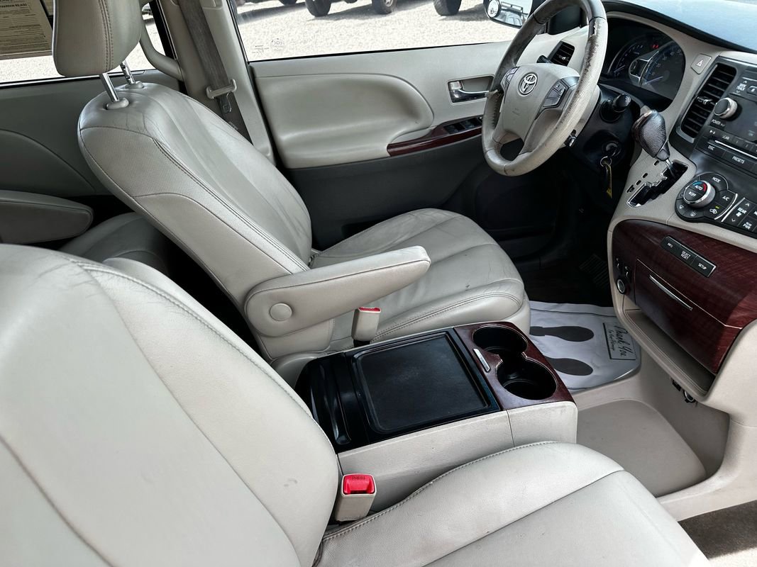 Used 2012 Toyota Sienna XLE image 16