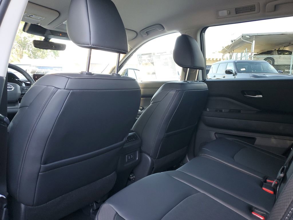 New 2026 Nissan Pathfinder SL image 12