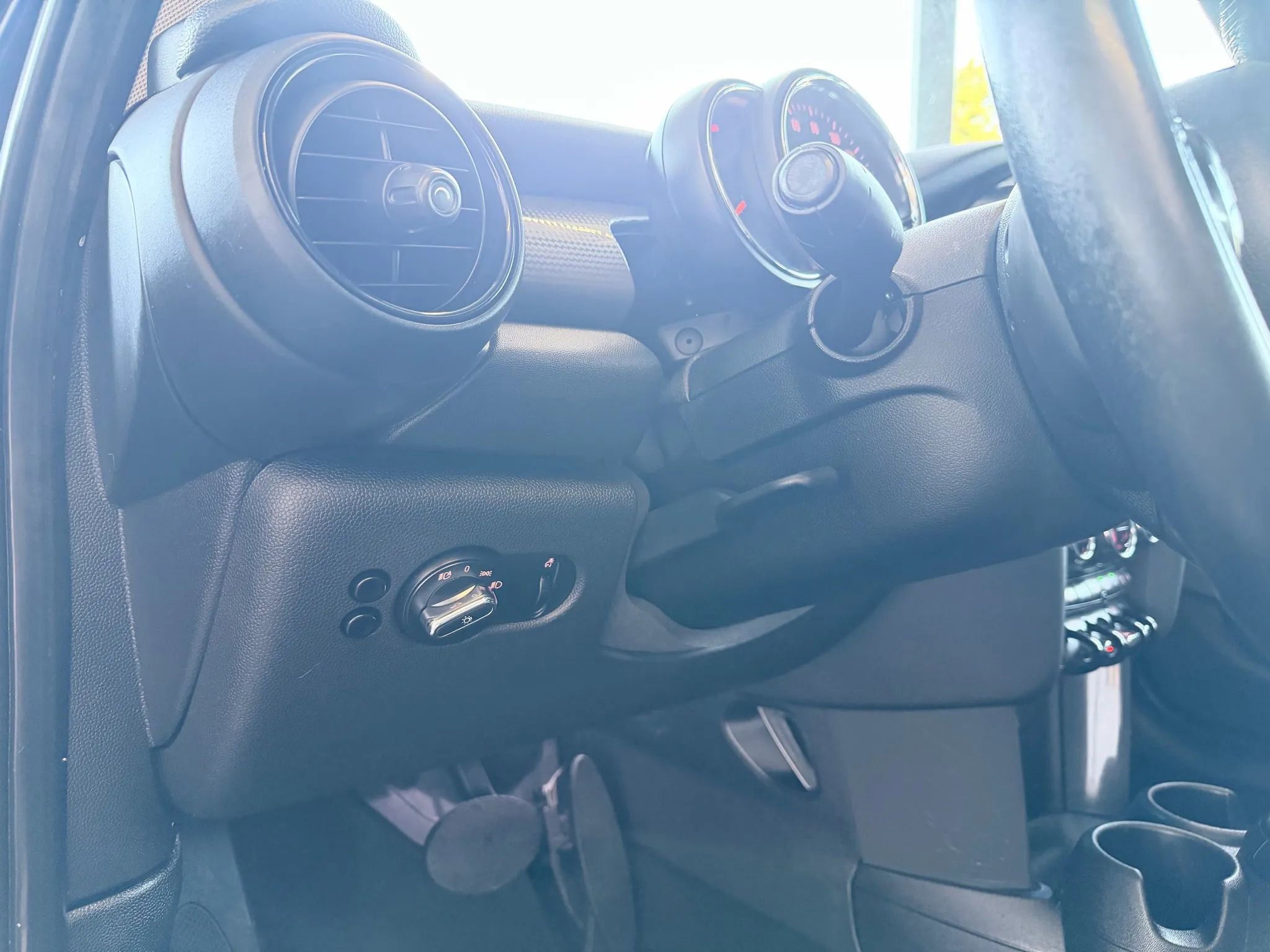 Used 2015 MINI Cooper 4-Door Hardtop image 14