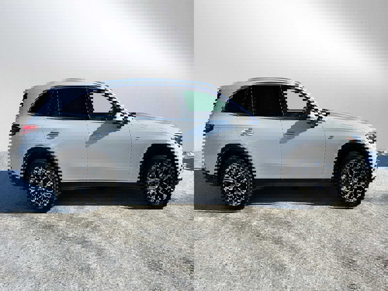 Used 2025 Mercedes-Benz GLC 350e 4MATIC image 2