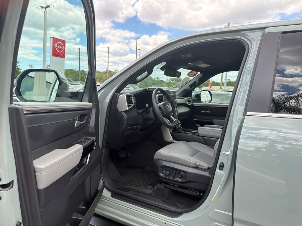 Used 2025 Toyota Tundra Limited AWD/4WD image 12
