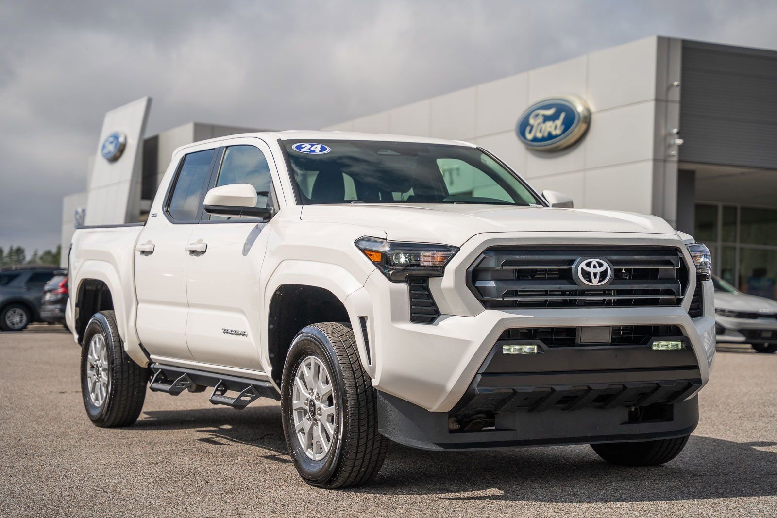 Used 2024 Toyota Tacoma SR5 image 1