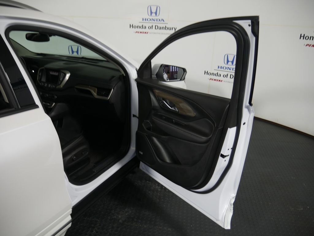 Used 2022 GMC Terrain Denali w/ Denali Premium Package image 7