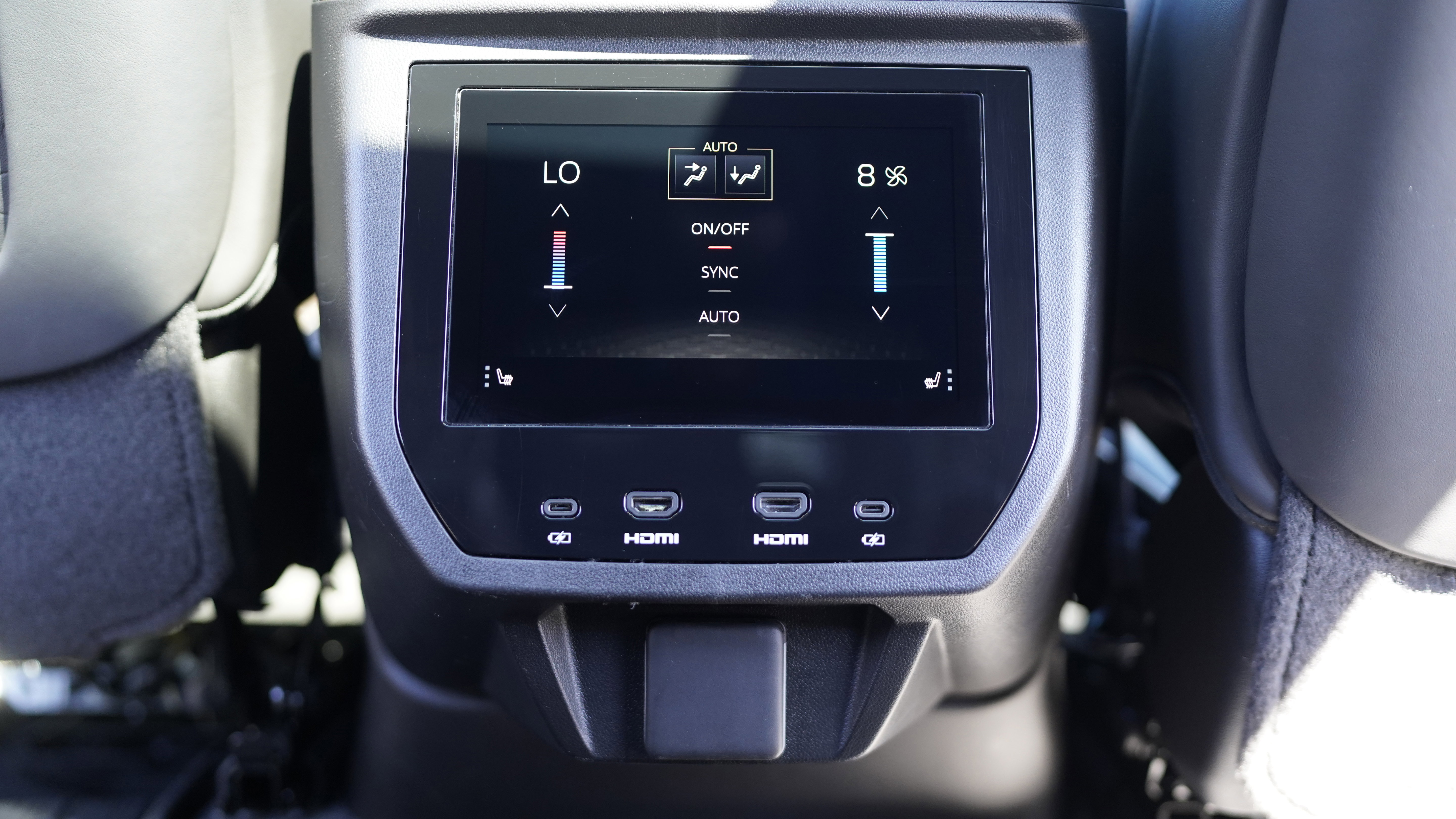 Used 2025 GMC Yukon XL Denali Ultimate AWD/4WD image 13