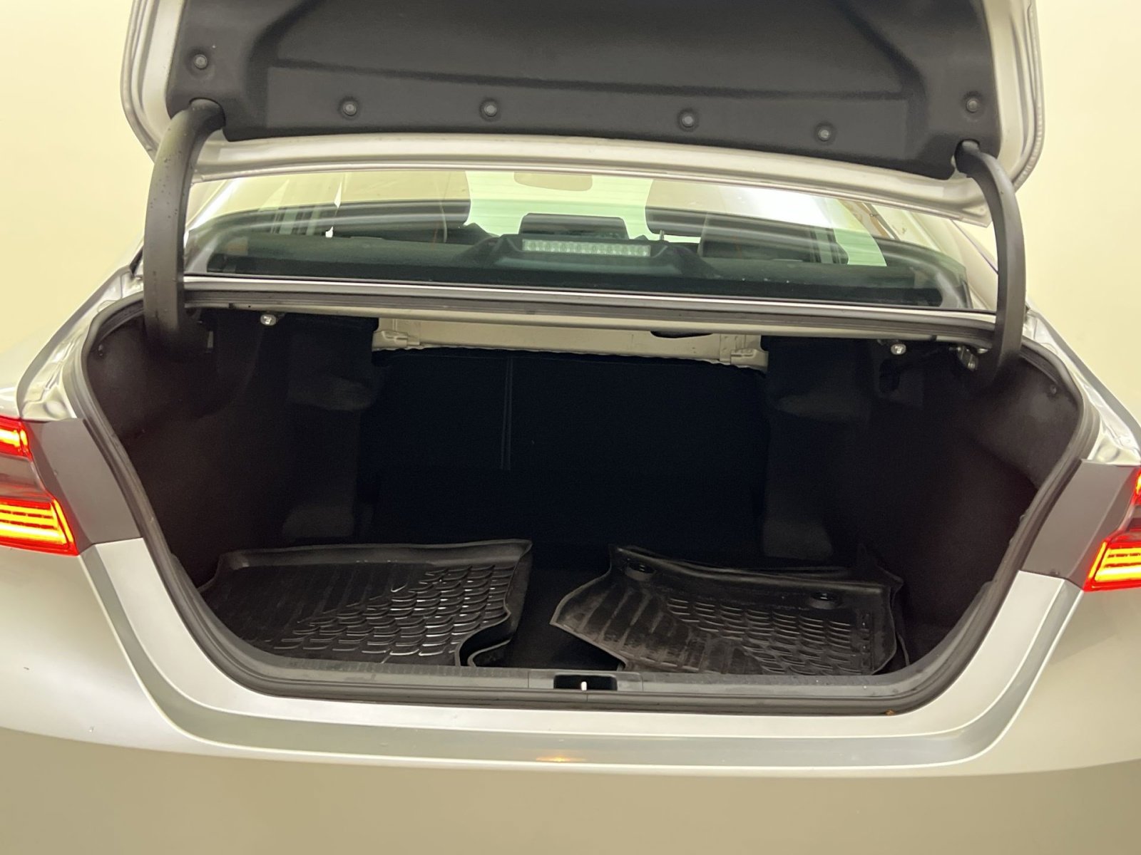 Used 2022 Toyota Camry XSE image 24