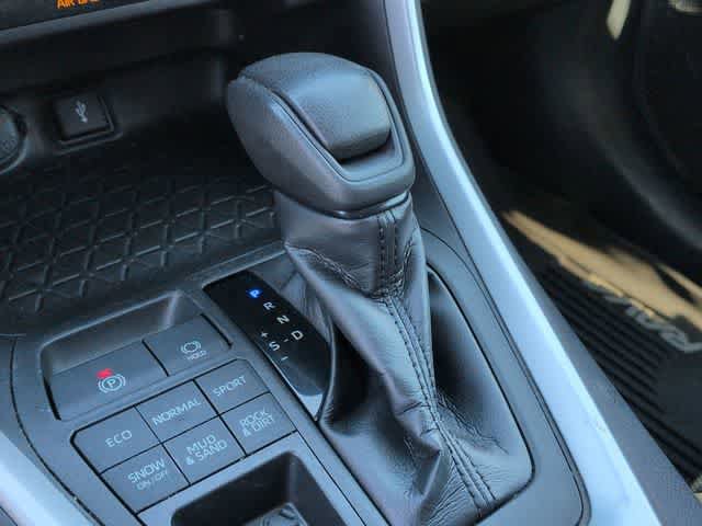 Used 2020 Toyota RAV4 LE w/ All Weather Liner Package AWD/4WD image 30