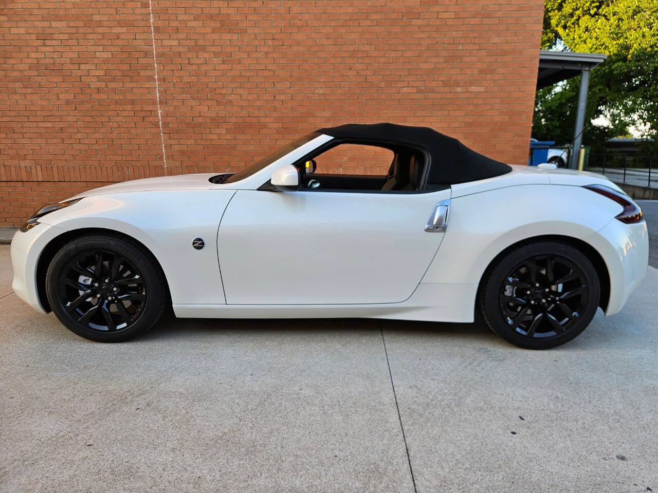 Used 2010 Nissan 370Z Touring image 7