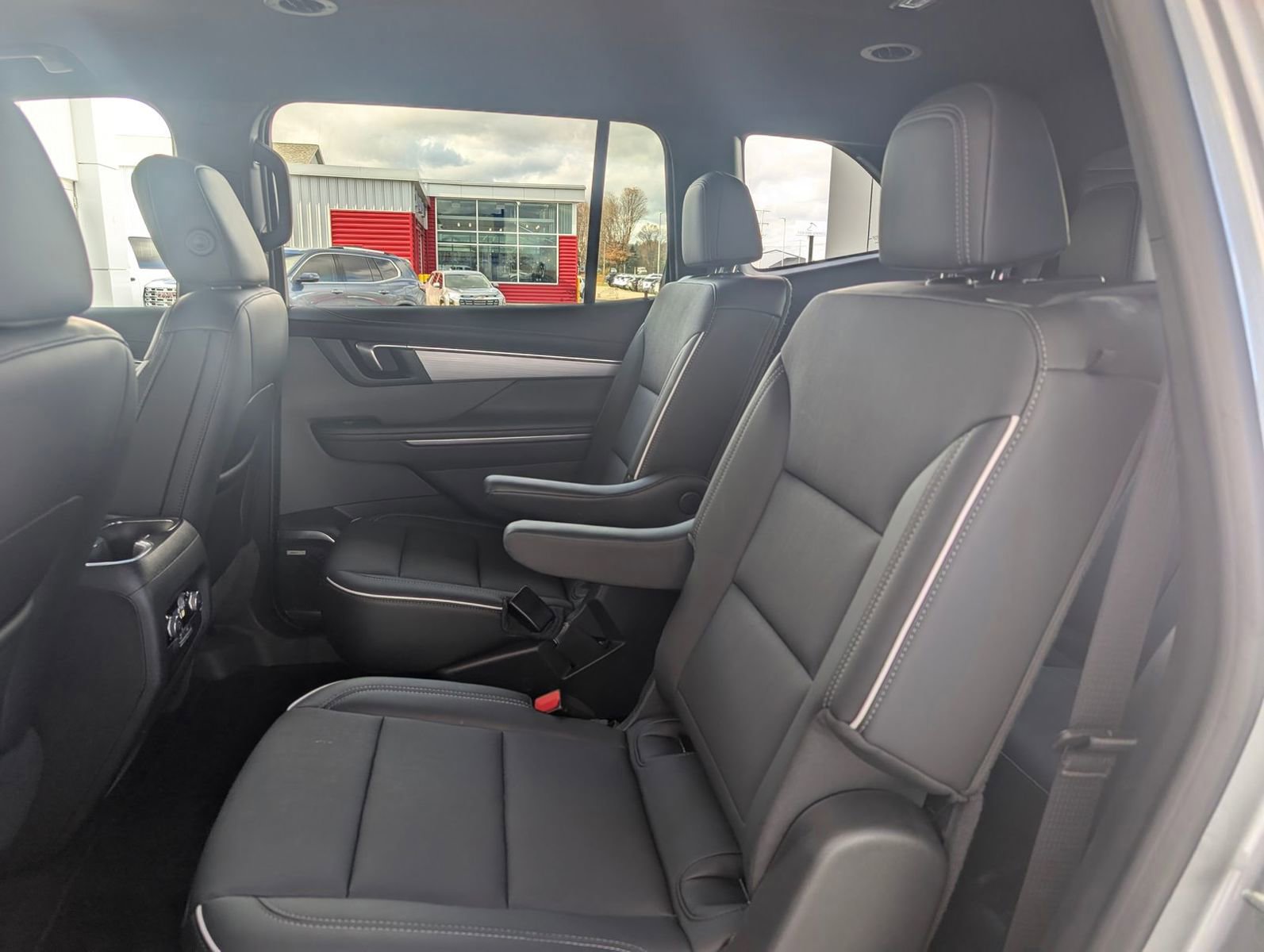 Certified 2025 Buick Enclave Preferred image 31