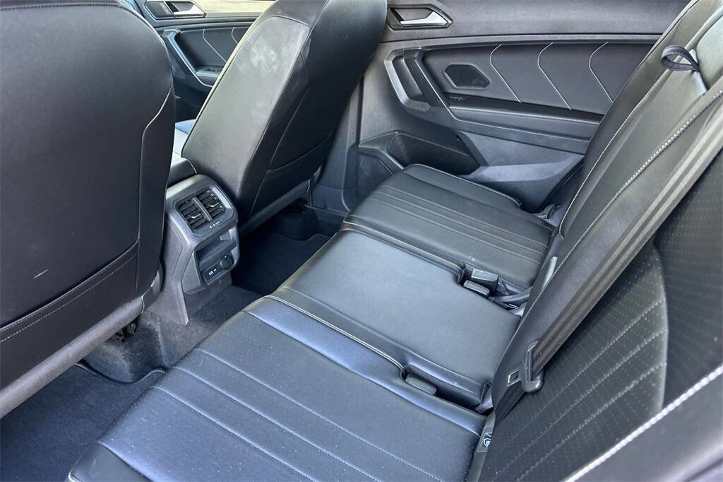 Used 2022 Volkswagen Tiguan SE image 12